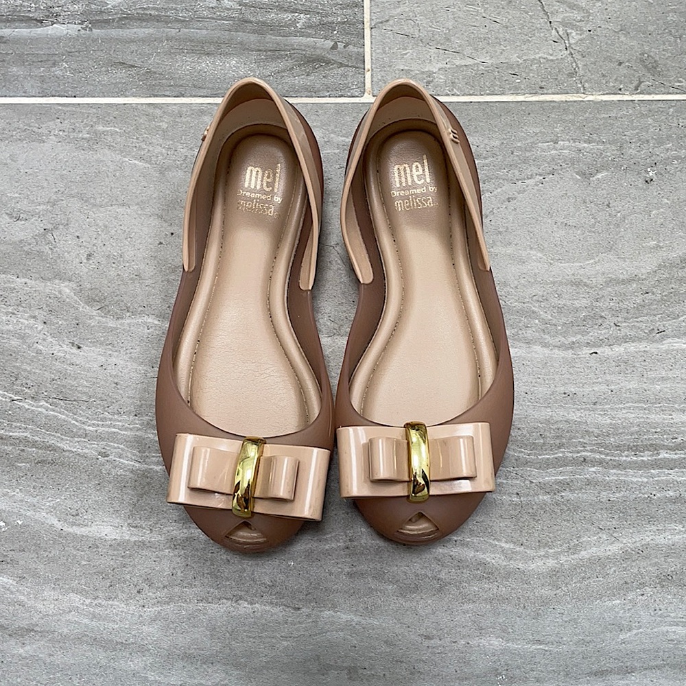 Girls open toe flat shoe